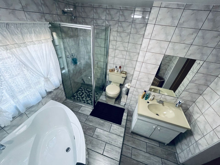 4 Bedroom Property for Sale in Oos Einde North West